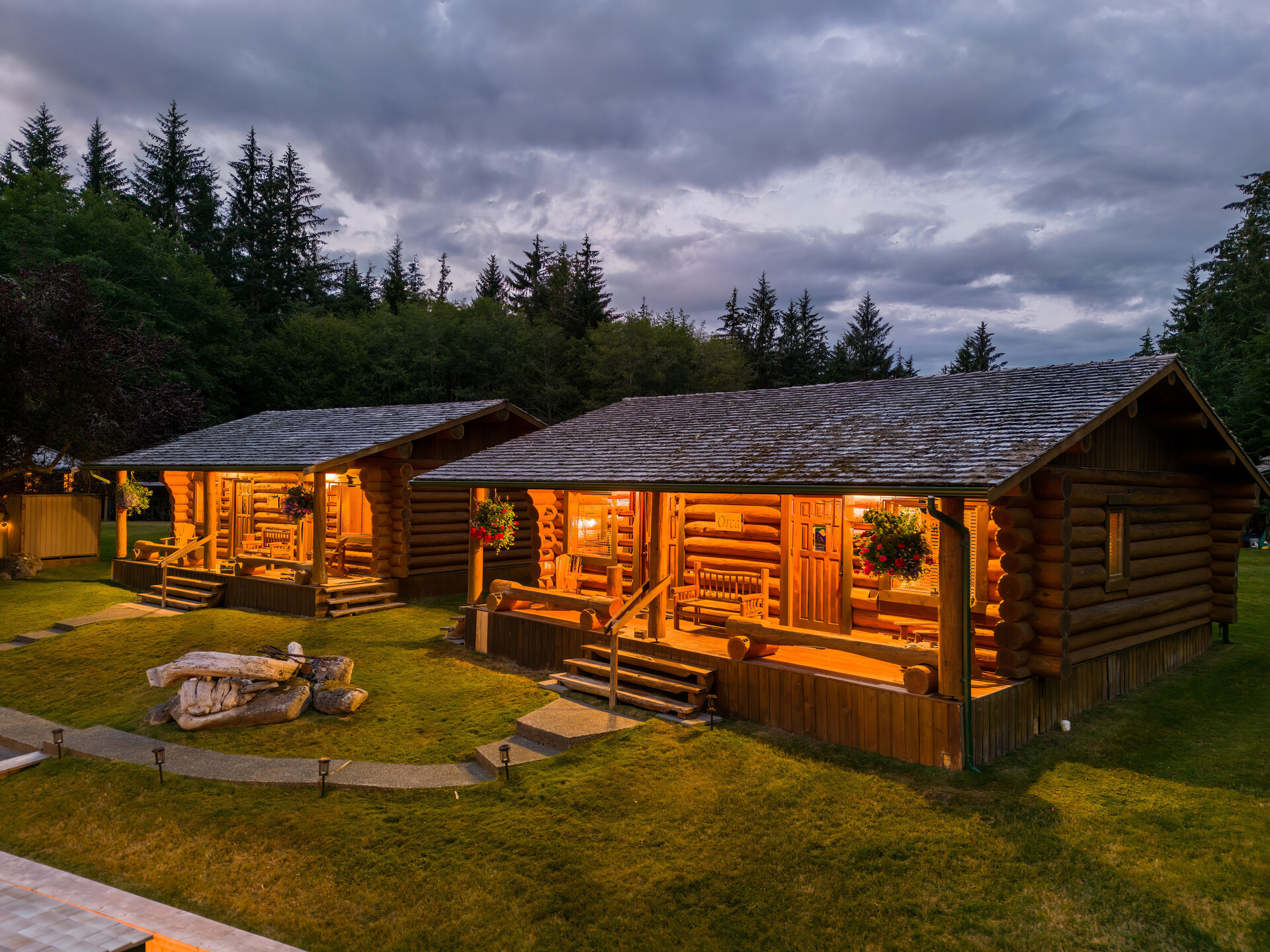 Sea Wolf Lodge on Malcolm Island — oceanfront wilderness accommodation for bear watching holidays in Canada